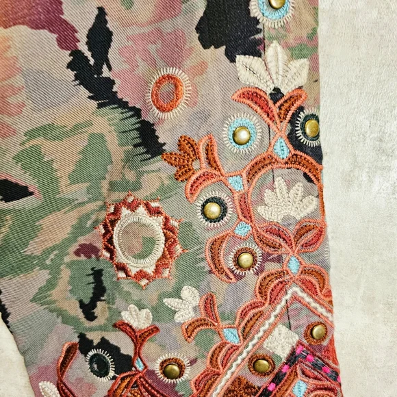 Johnny Was 2-10-10-5 Biya Embroiderd Camo Floral Denim Cropped Boho Jeans Y2K - Picture 4 of 10